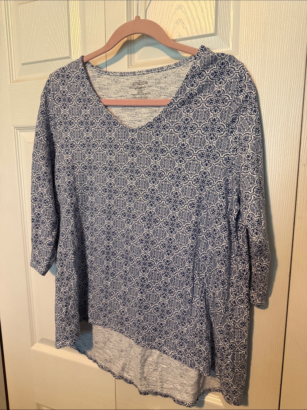 Chico's Navy and White Geometric V-Neck Long Sleeve Tee